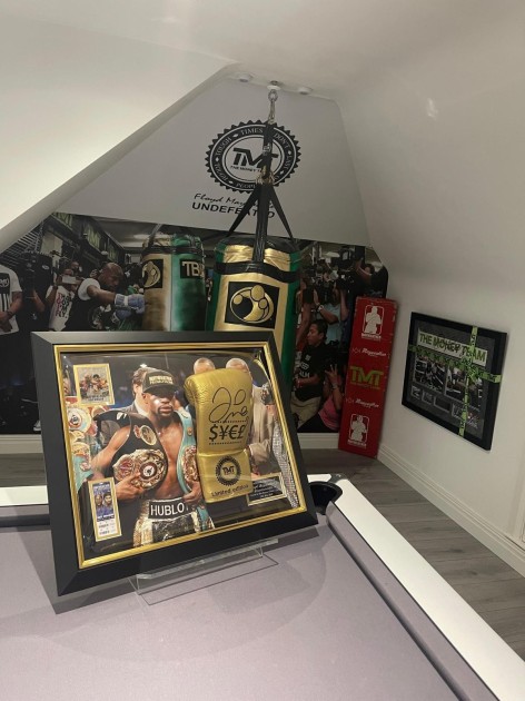 Floyd Mayweather Replica Louis Vuitton Boxing Hand Signed Glove -  CharityStars