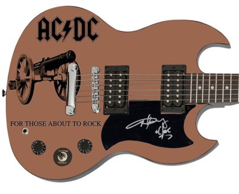 Chitarra Epiphone SG personalizzata firmata da Angus Young degli AC/DC