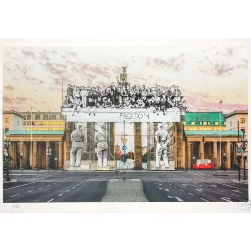 Opera "Giants, Brandenburg Gate, September 27, Germany, 2018" di JR