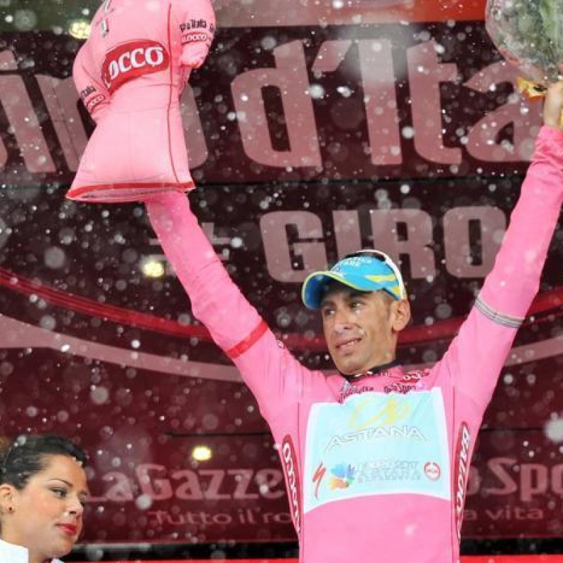 Official Giro d'Italia 2013 Maglia Rosa signed by Vincenzo Nibali