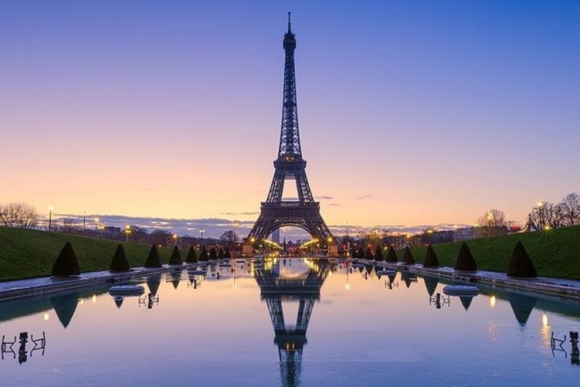 Spettacolo di due notti con fermata al Moulin Rouge di Parigi per due persone