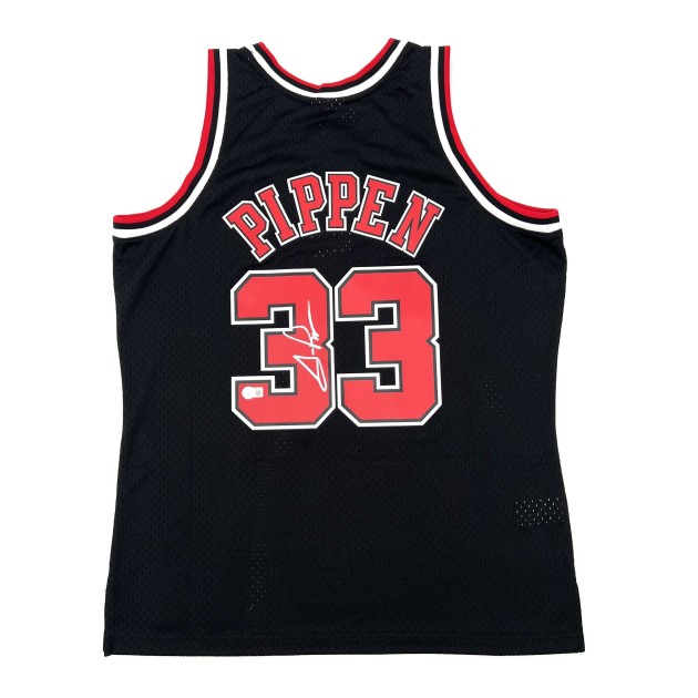 Scottie Pippen Signed Mitchell&Ness Chicago Bulls Jersey