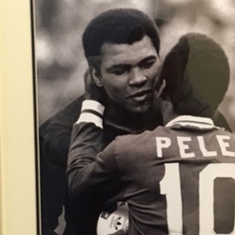 Pelé Signed Photograph with Muhammad Ali