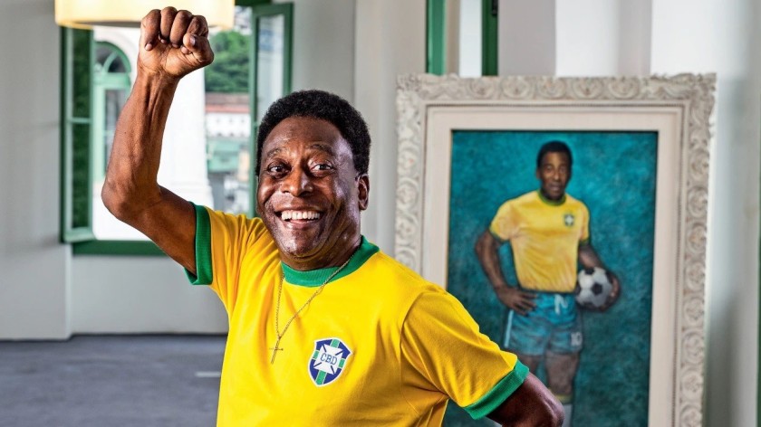 Pelé Brazil National Team Signed Yellow Shirt - CharityStars