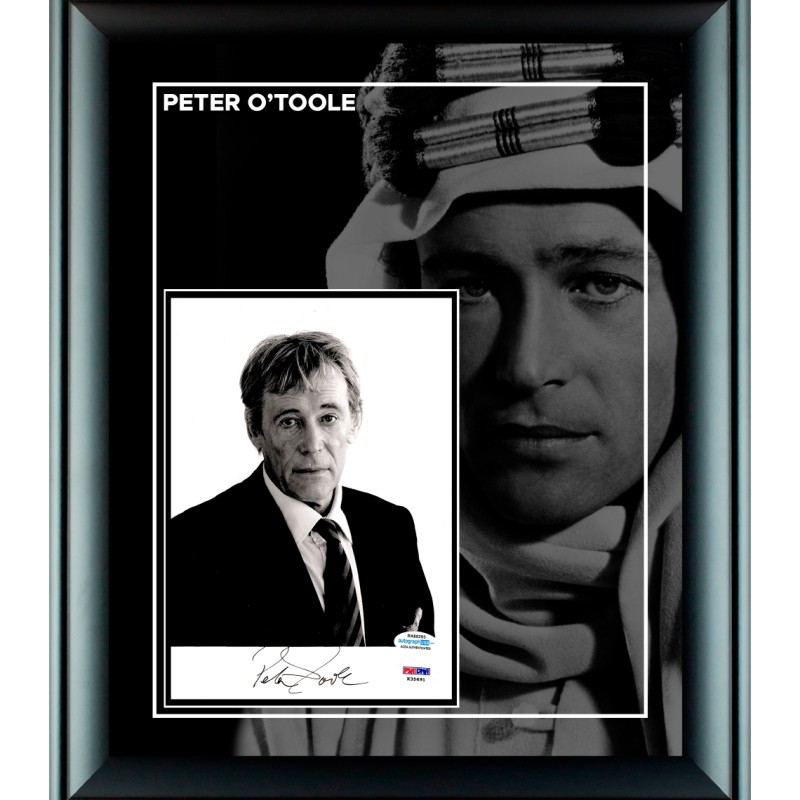 Peter O'Toole ha firmato Lawrence d'Arabia con una foto incorniciata su misura.