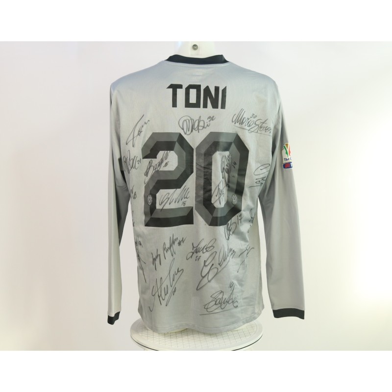 Toni's Juventus Issued Shirt, 2010/11 - Signed by the team