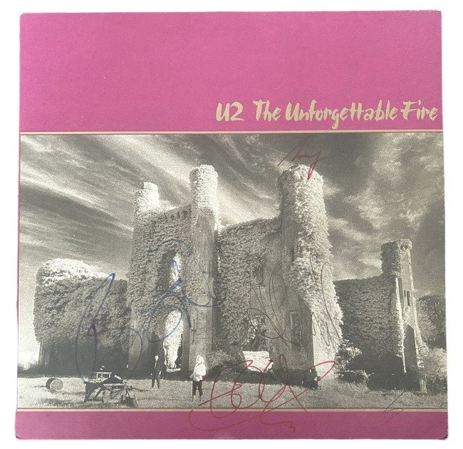 LP in vinile firmato "The Unforgettable Fire" degli U2