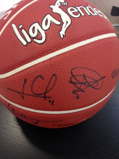 Basketball signed by ACB FC Barcelona team