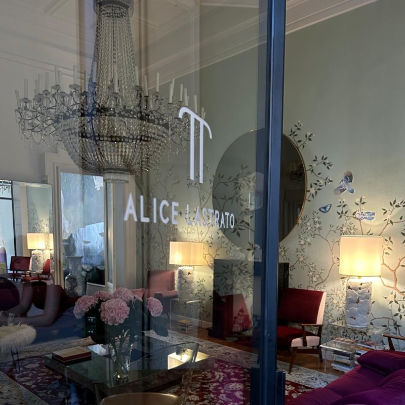 Facial treatment with Alice Lastrato