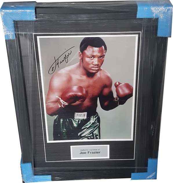 Smokin Joe Frazier, foto di pugilato firmata e incorniciata, in esposizione