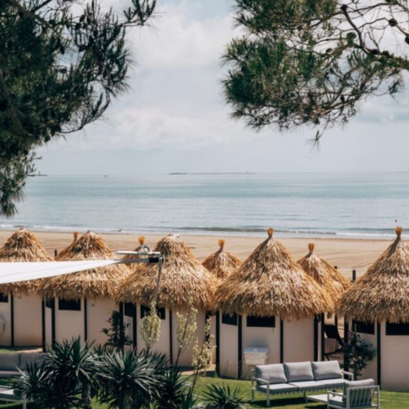 Two Days in Tucul Deluxe at Beach Club Des Bains 1900 for Four People - Lido di Venezia