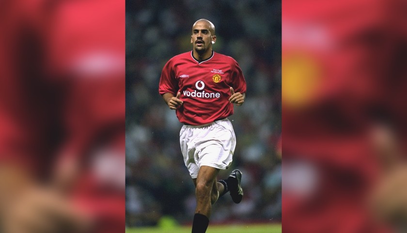 Veron's Official Manchester United Signed Shirt, 2001/02 