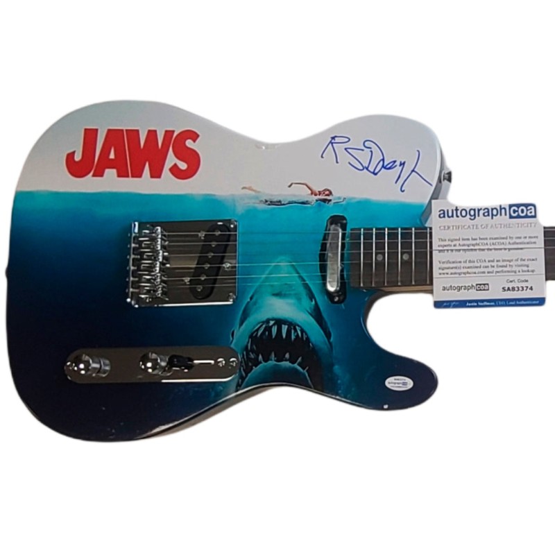 Chitarra grafica Jaws firmata da Richard Dreyfuss