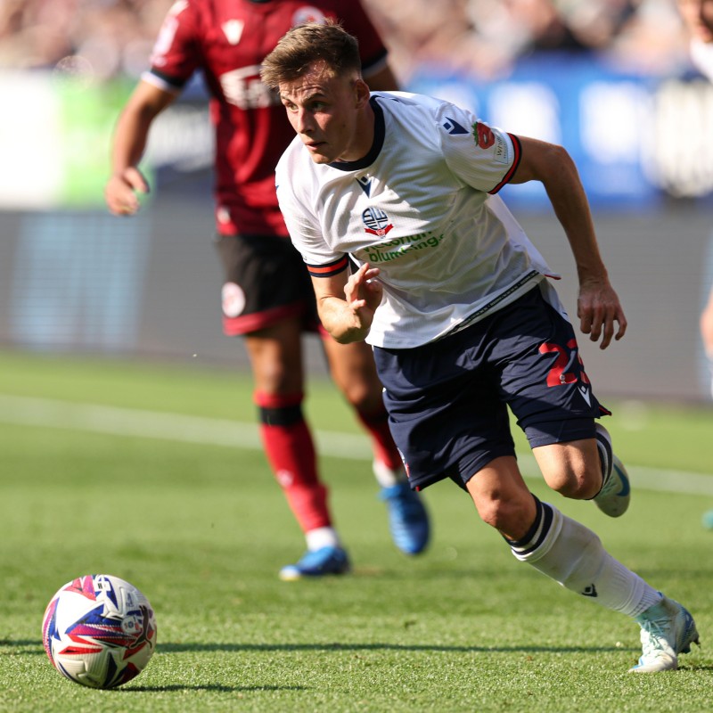 Maglia firmata di Szabolcs Schön del Bolton Wanderers, partita contro il Reading