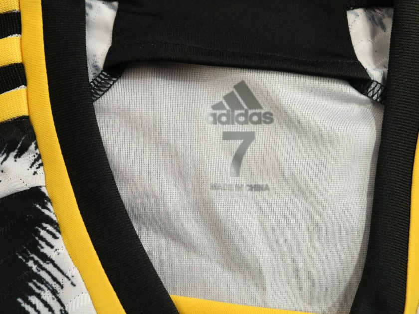 Chiesa's Juventus 2023/2024 Shirt, Signed with Personalized Dedication -  CharityStars