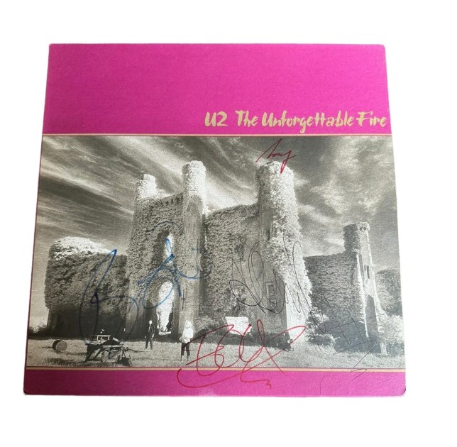 LP in vinile firmato "The Unforgettable Fire" degli U2