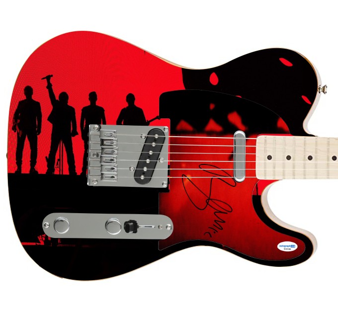 Bono degli U2 ha firmato la chitarra grafica Fender Tele "Under The Blood Red Sky".