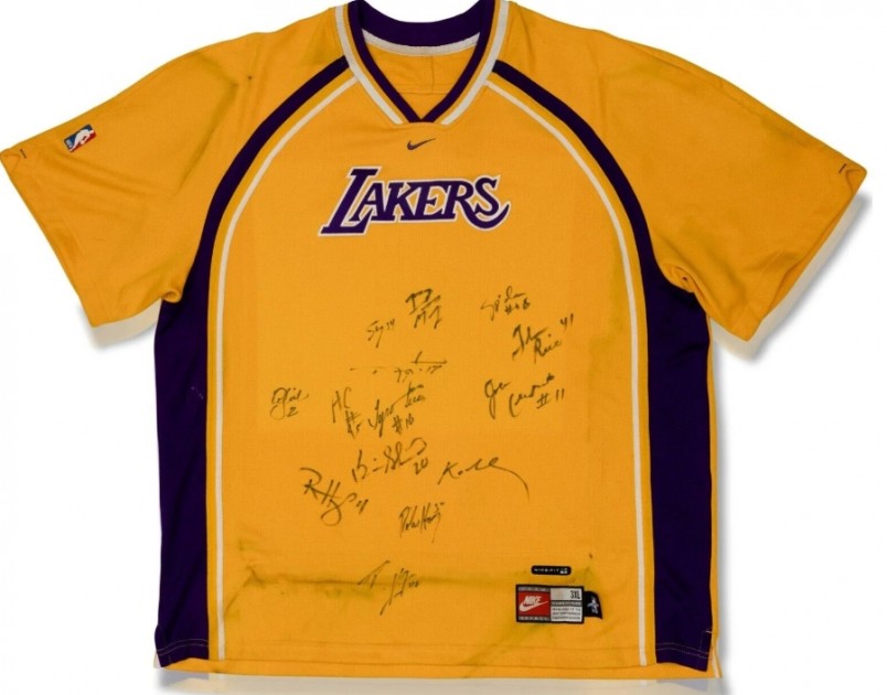 Kobe Bryant and Los Angeles Lakers 1999 Team Signed Jersey 