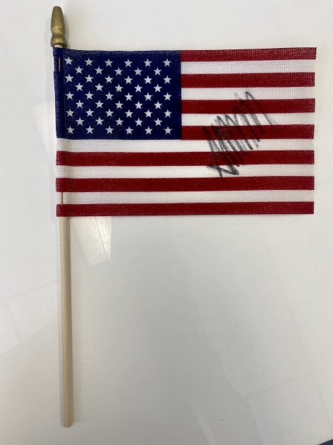 Bandiera autografata da Donald J. Trump – Comizio nella Coachella Valley 2024