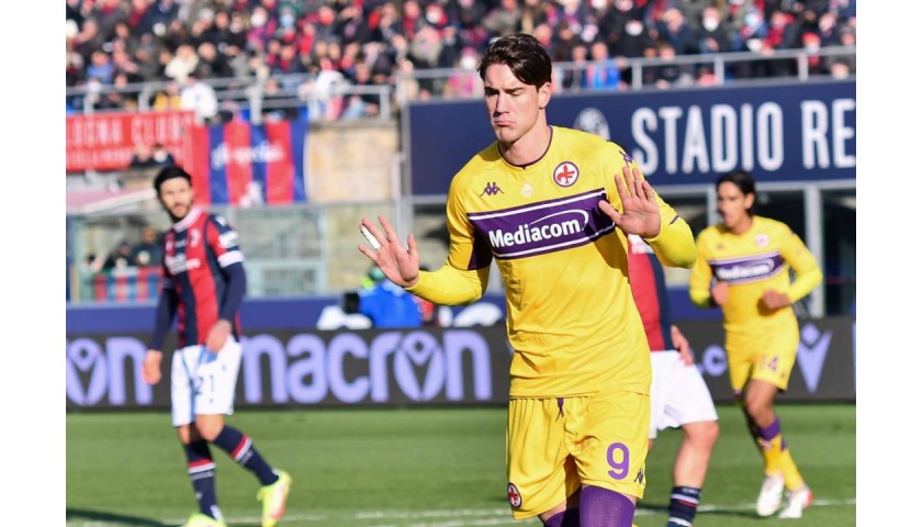 Vlahovic's Match Shirt, Bologna-Fiorentina 2021 - Signed by the Squad