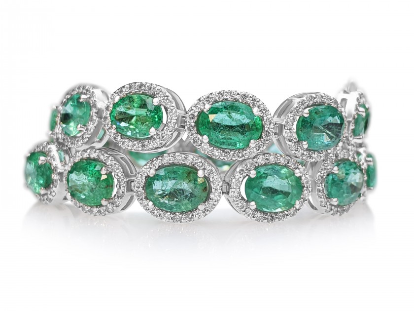 13.87 Carat Natural Emerald and 2.59 Ct Diamonds Tennis Riviera 14K White Gold Bracelet