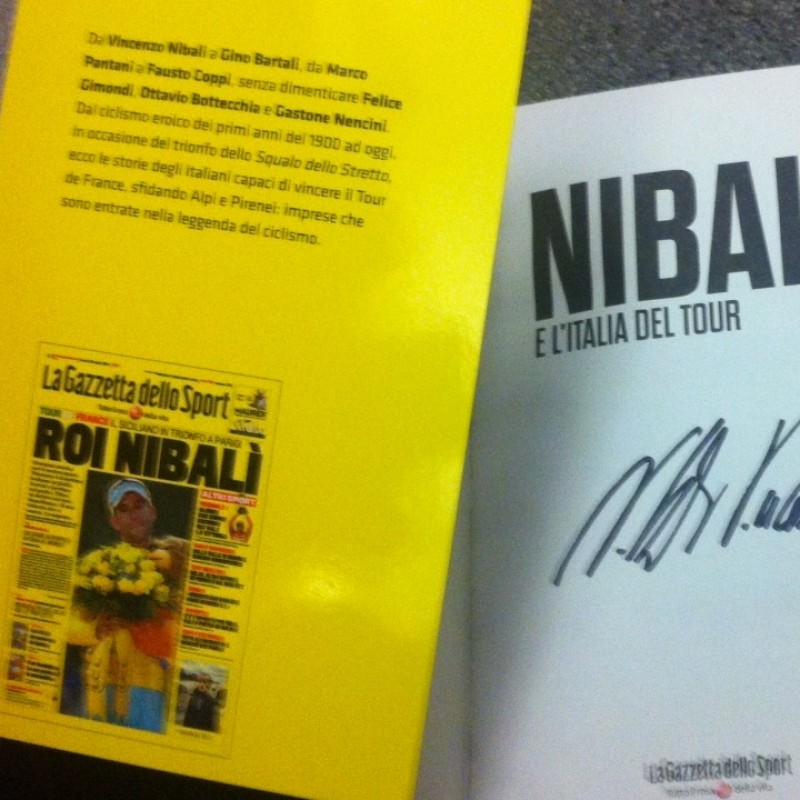 "Nibali e l'Italia del Tour" book signed by Vincenzo Nibali