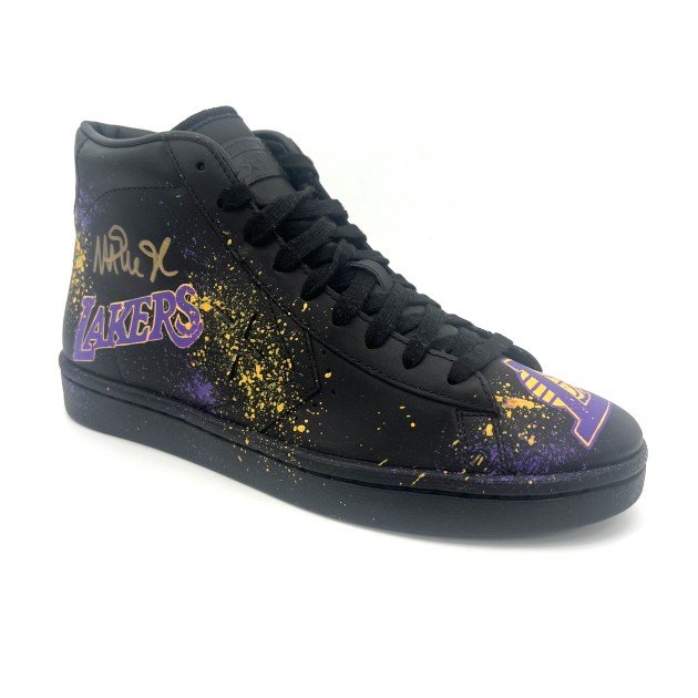 Converse con vernice personalizzata . Autografata da Magic Johnson