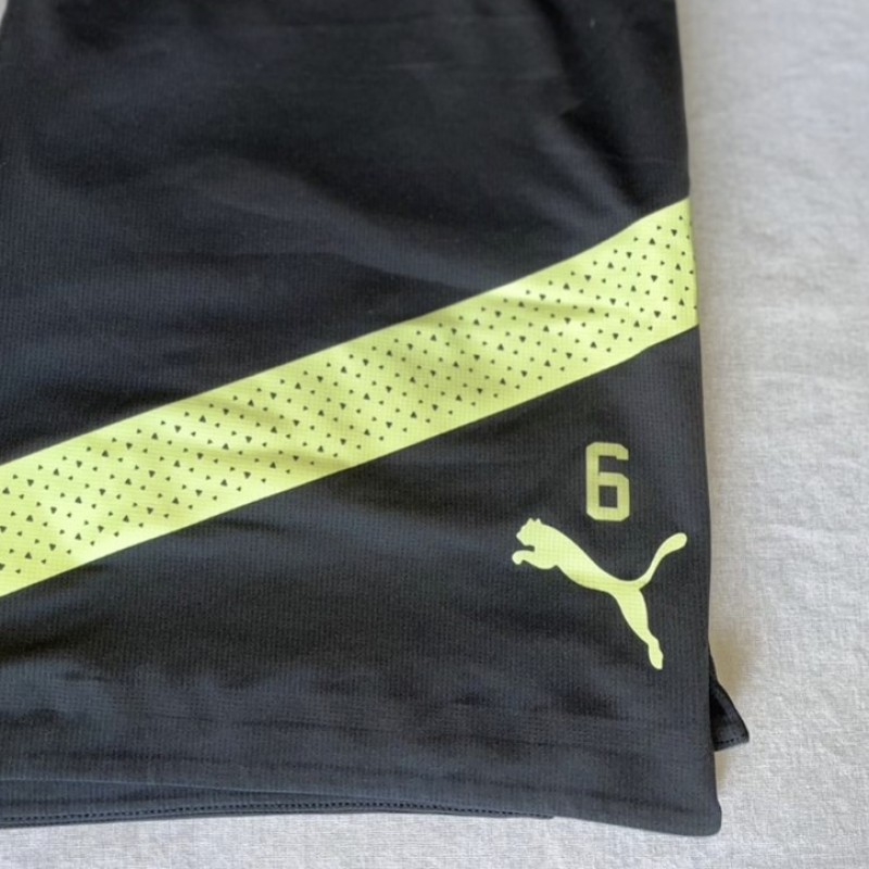 Nathan Ake Man City Training Kit Collection 2022/2023 - Worn Black/Yellow Training Shorts