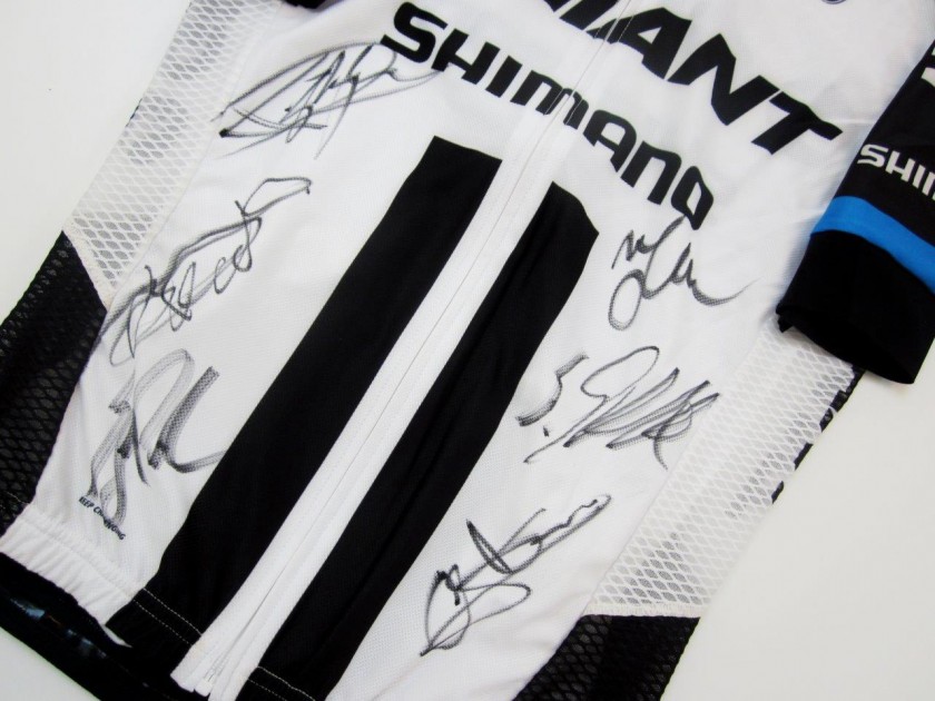 Giro d'Italia Giant-Shimano Team jersey signed by the team