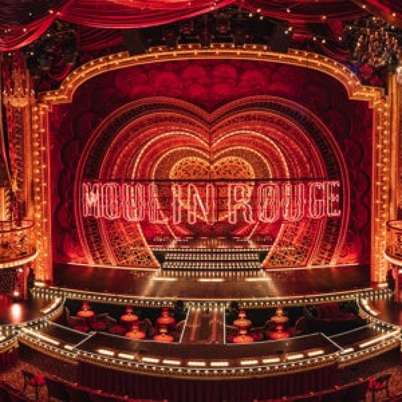 220,000 miglia American Airlines e 2 biglietti per "Moulin Rouge! The Musical" a New York