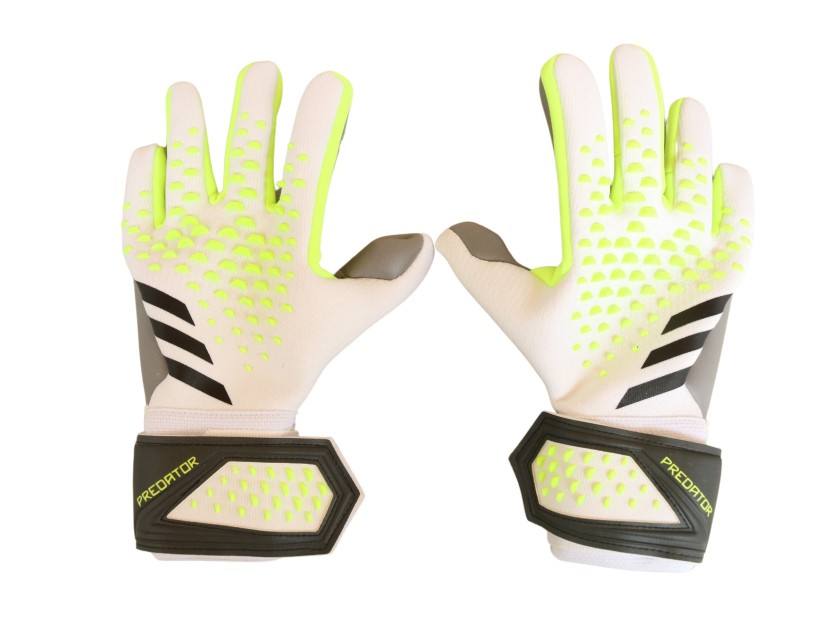 Szczęsny's Signed Adidas Gloves