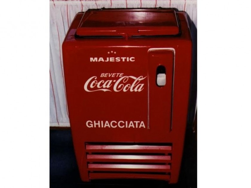 Exclusive old icebox "Coca-Cola" Majestic