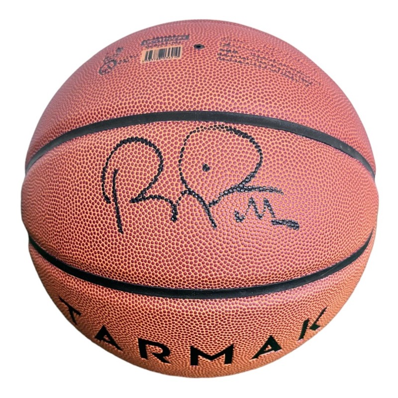 Basketball signed by Riccardo Pittis