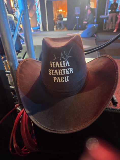 Cappello "Italia Starter Pack" - Autografato da J-Ax a Sanremo 2026