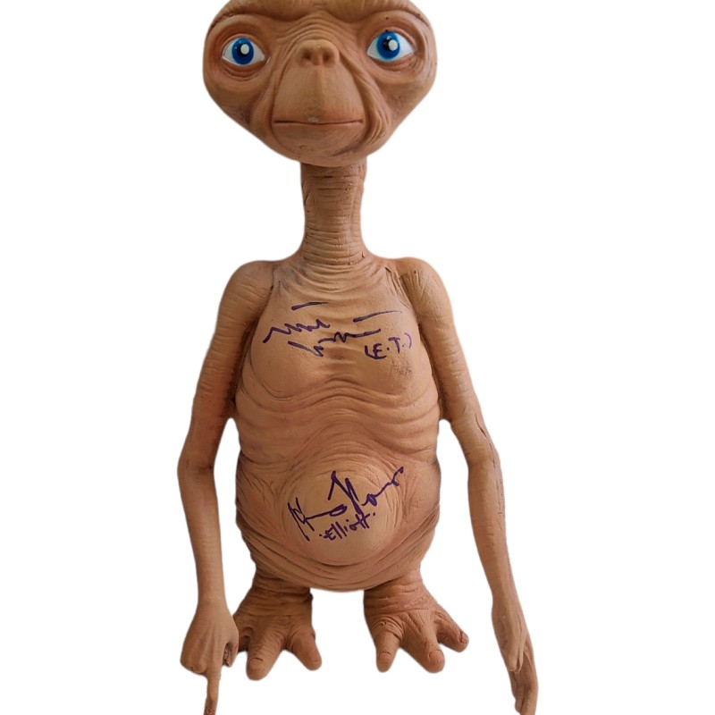 Bambola replica in gommapiuma firmata dal cast di E.T.