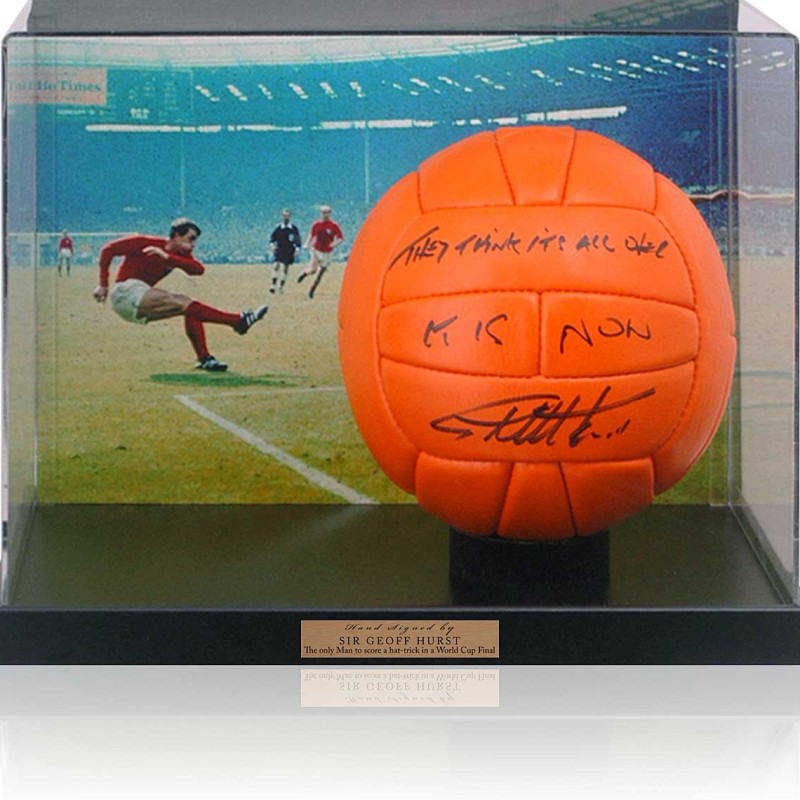 Replica pallone della finale della Coppa del Mondo del 1966 autografata da Sir Geoff Hurst