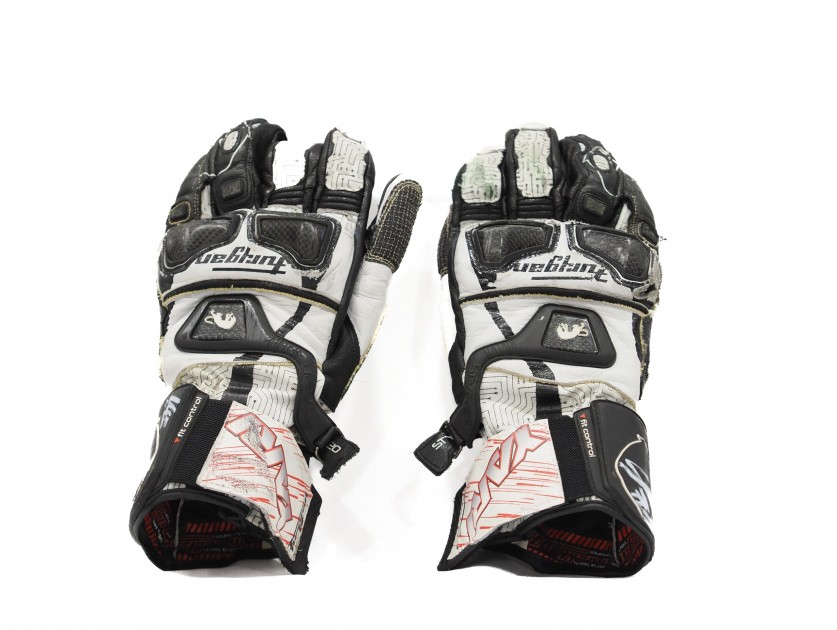 Yari Montella's 2023 WorldSSP Worn and Signed Gloves