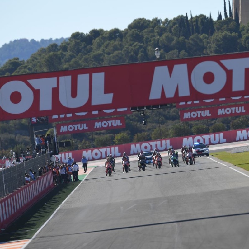 MotoGP™ Valencia: accesso griglie partenza e premiazione + pass weekend paddock per due persone 