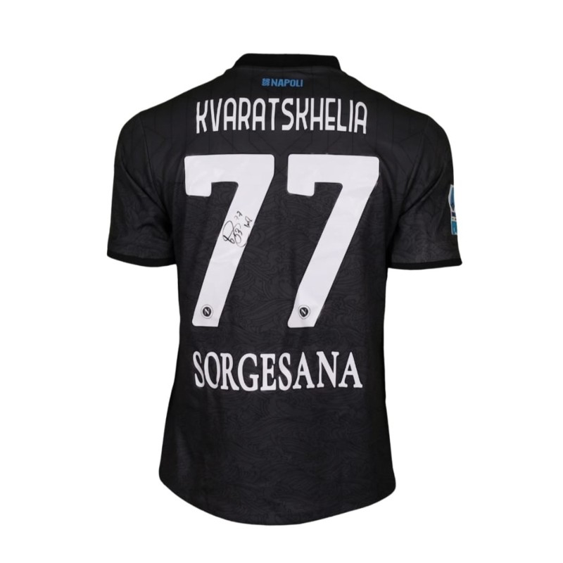 Maglia firmata da Khvicha Kvaratskhelia per il Napoli 2024/25, non lavata e indossata durante la partita