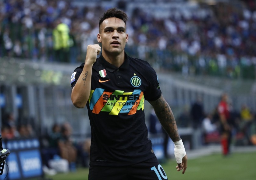 Pantaloncini ufficiali Lautaro Inter, 2021/22 - Autografati