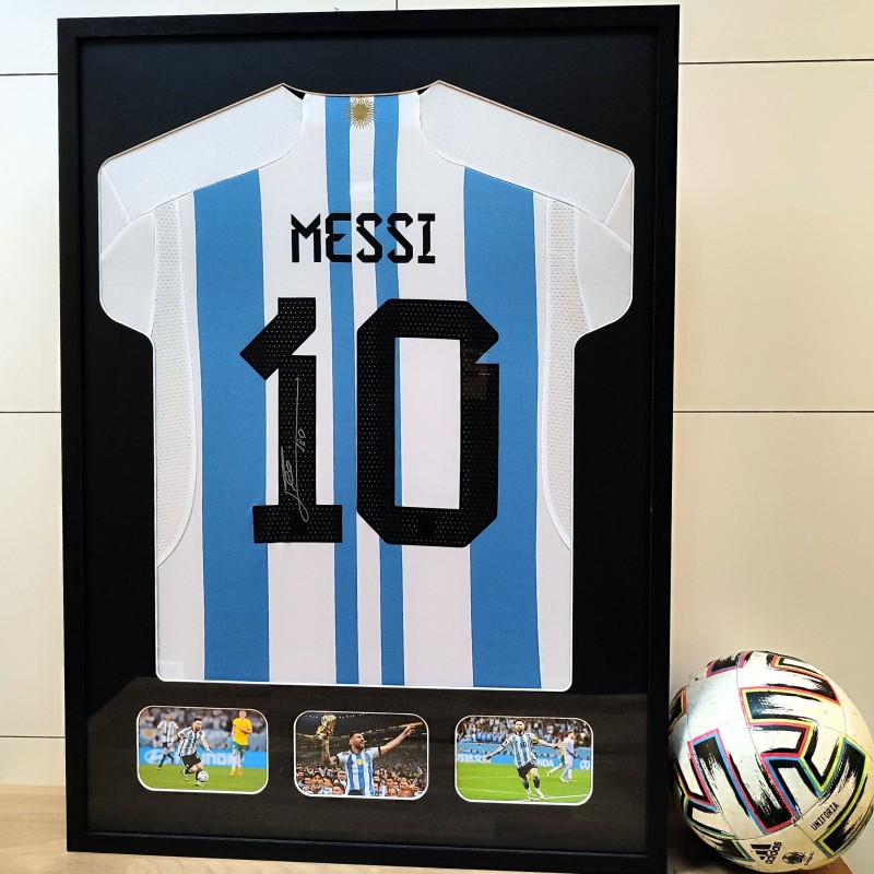 Maglia Argentina 2022/23 di Messi firmata e incorniciata (Icons COA)