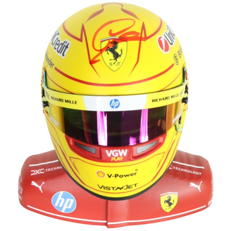 Casco in scala 1:2 Hamilton Scuderia Ferrari, 2025 - Autografato da Lewis Hamilton
