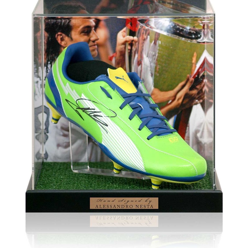 Presentazione della scarpa da calcio firmata da Alessandro Nesta al Milan
