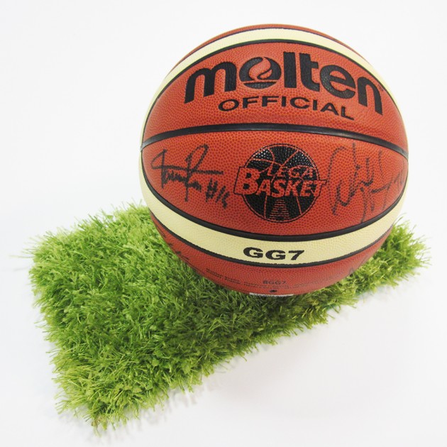Basketball official matchball signed by Mens Sana players