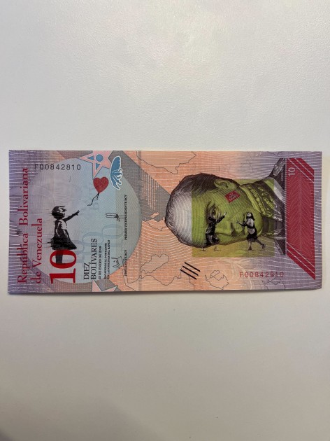 Diez Bolivares Dismaland Souvenir