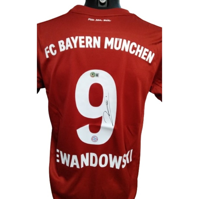 Lewandowski's replica Bayern Munich Signed Shirt, 2019/20 