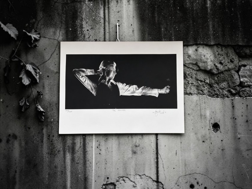 Litografia "The Archer" David Bowie - Autografata da John Rowlands