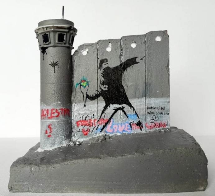 Banksy souvenir wall section ウォールドオフホテル - 美術品