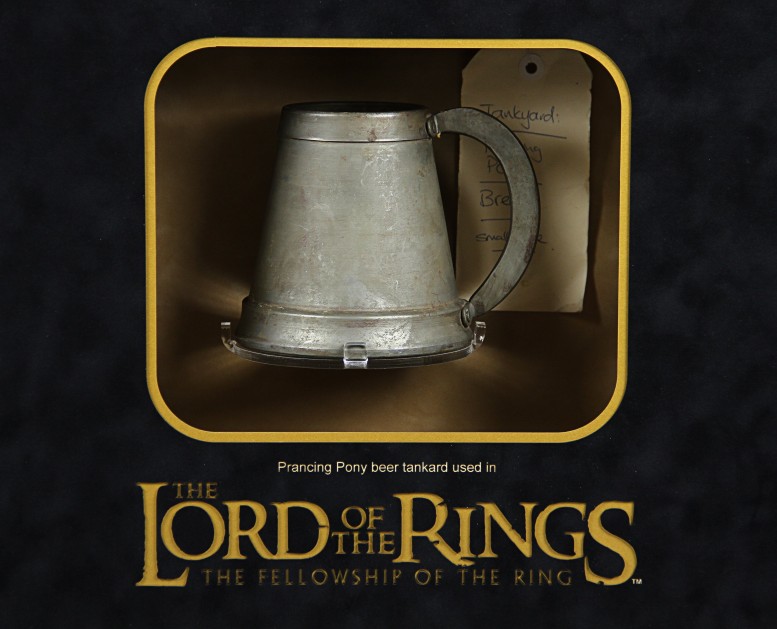 Prancing Pony Tavern Tankard Display - Lord of the Rings
