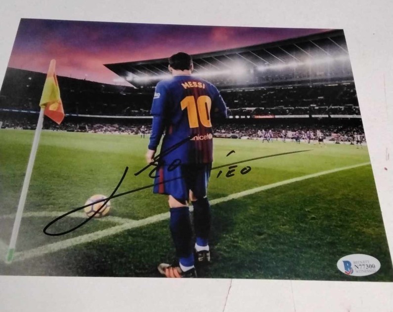 Photograph signed by Lionel Messi